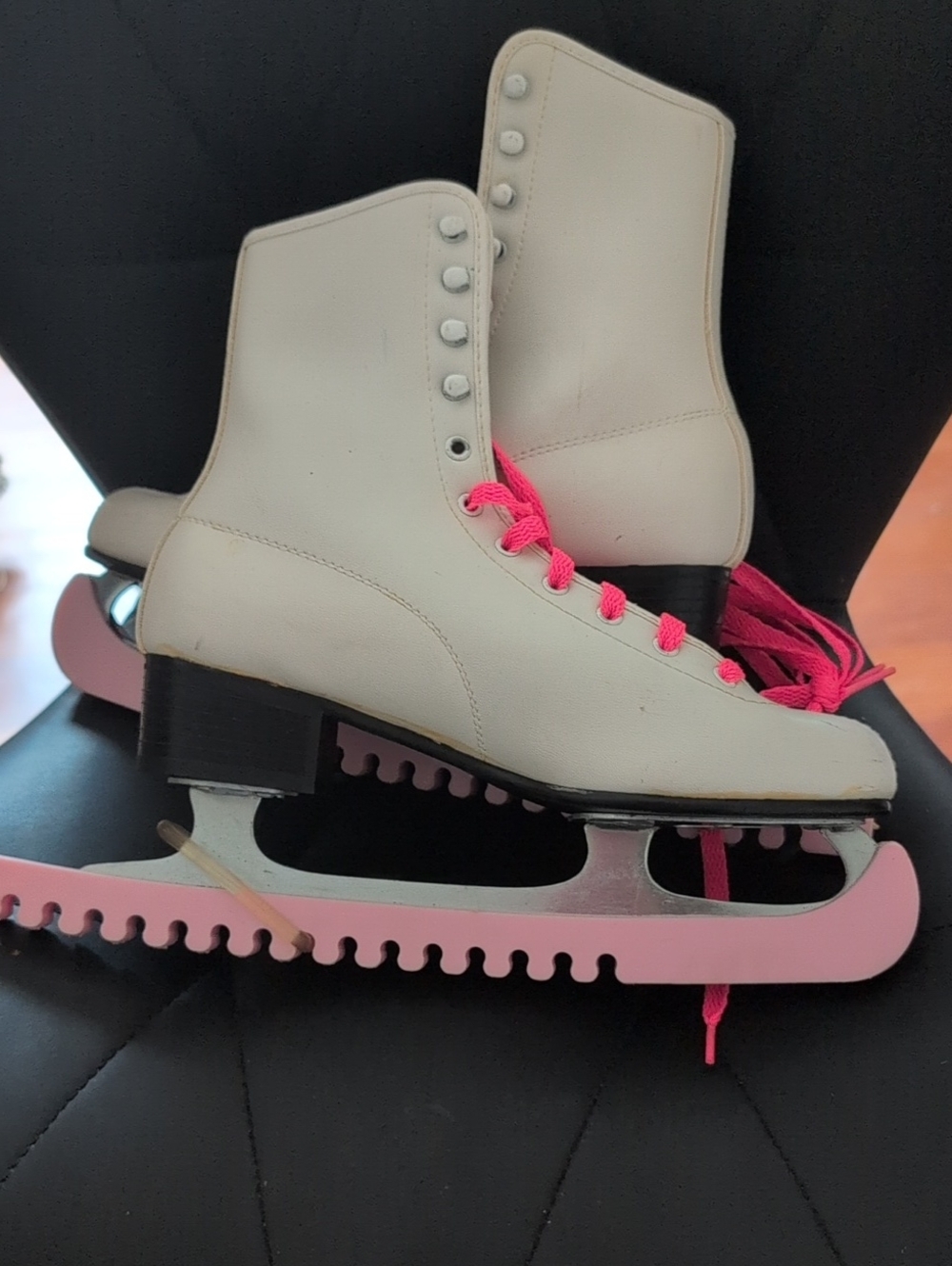 White Women's Figure Ice Skates with hot Pink Laces Size 7 With Blade Guards